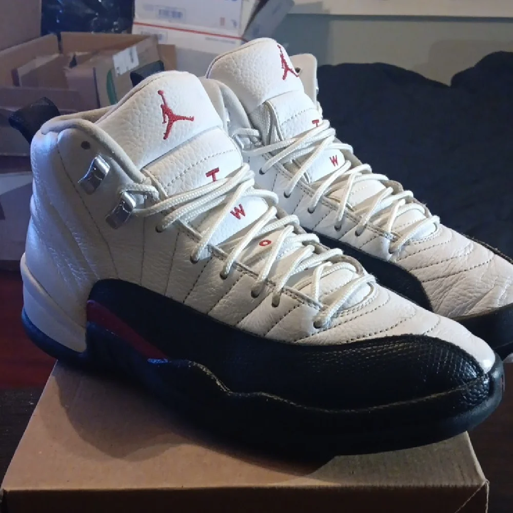 Jordan 12 Retro Taxi Flip Sneakers Mens SZ 9.5 Womens SZ 11 EUC - Picture 2 of 9